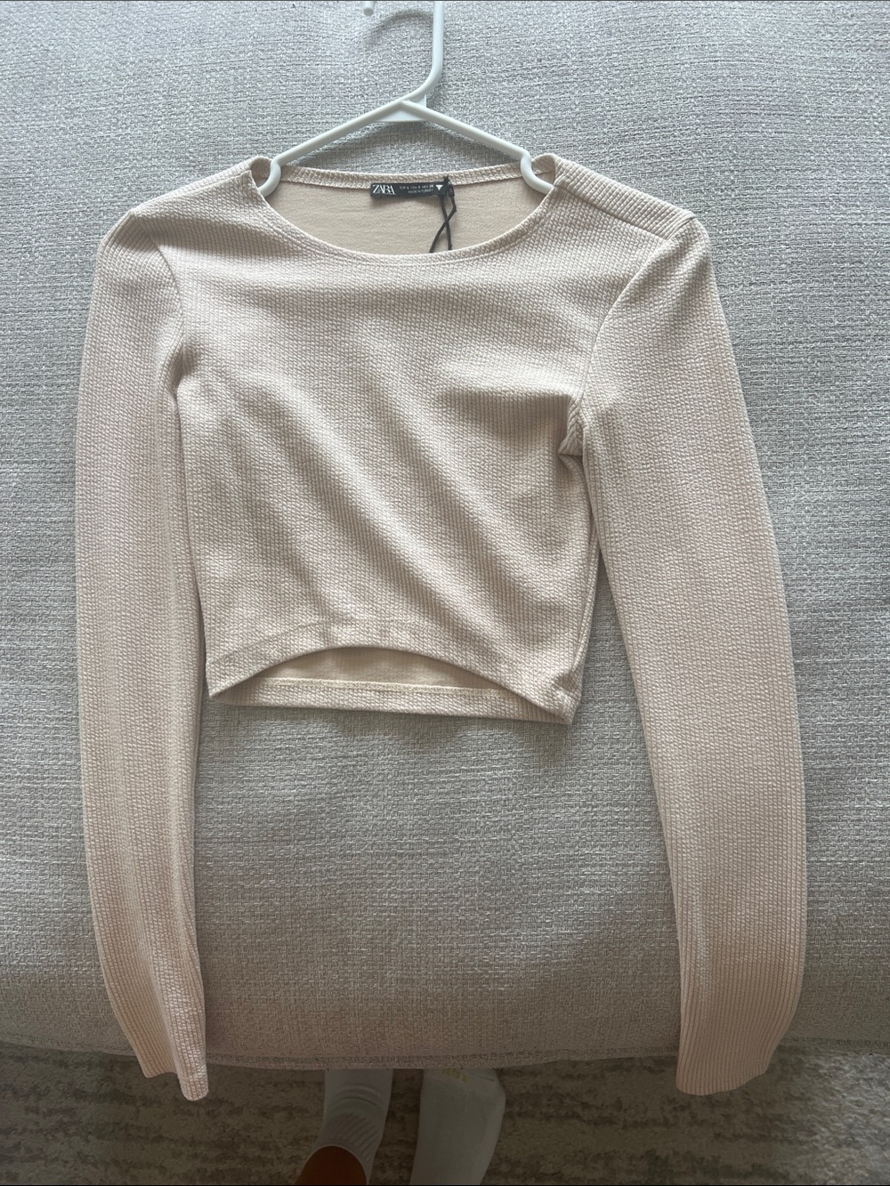 Zara Light Cream Cropped Long-Sleeve Knit Top